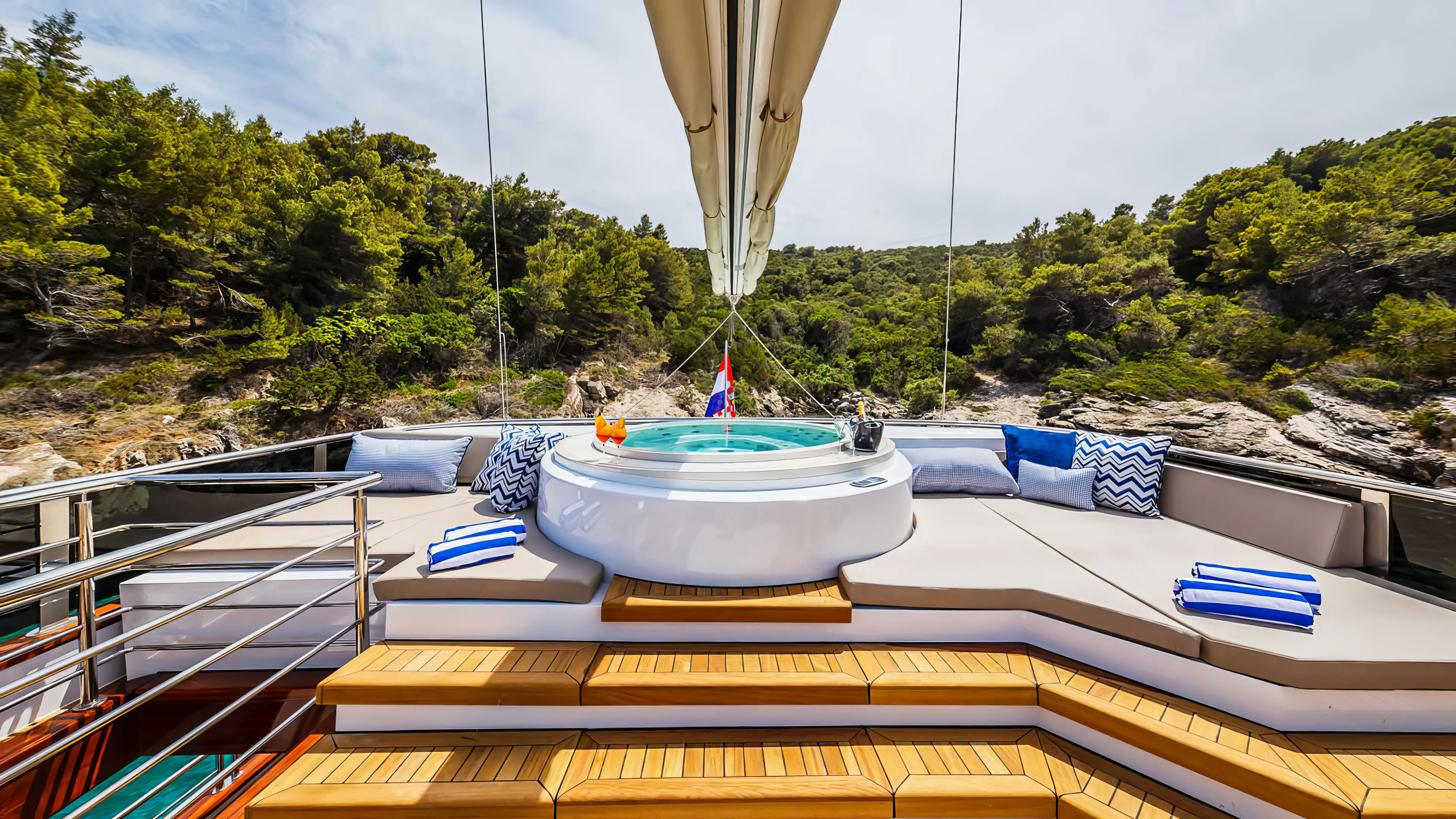 24 clase azul yacht charter sundeck jacuzzi topaz enhance 2.4x