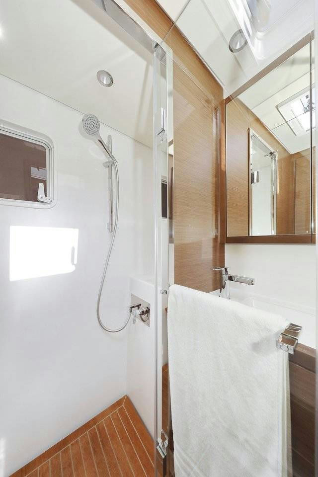 Interior Lagoon 620 image 28