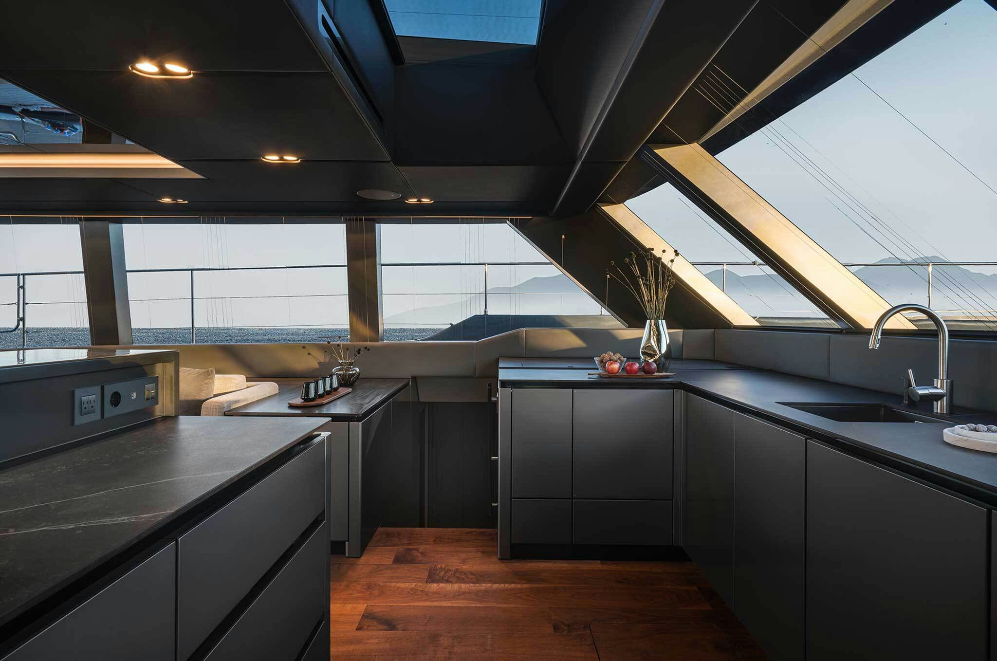 Interior SUNREEF 70 POWER image 19