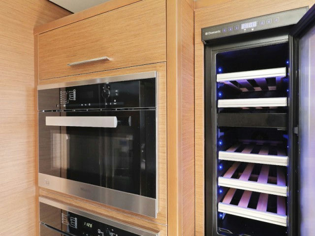 Interior Lagoon 620 image 18