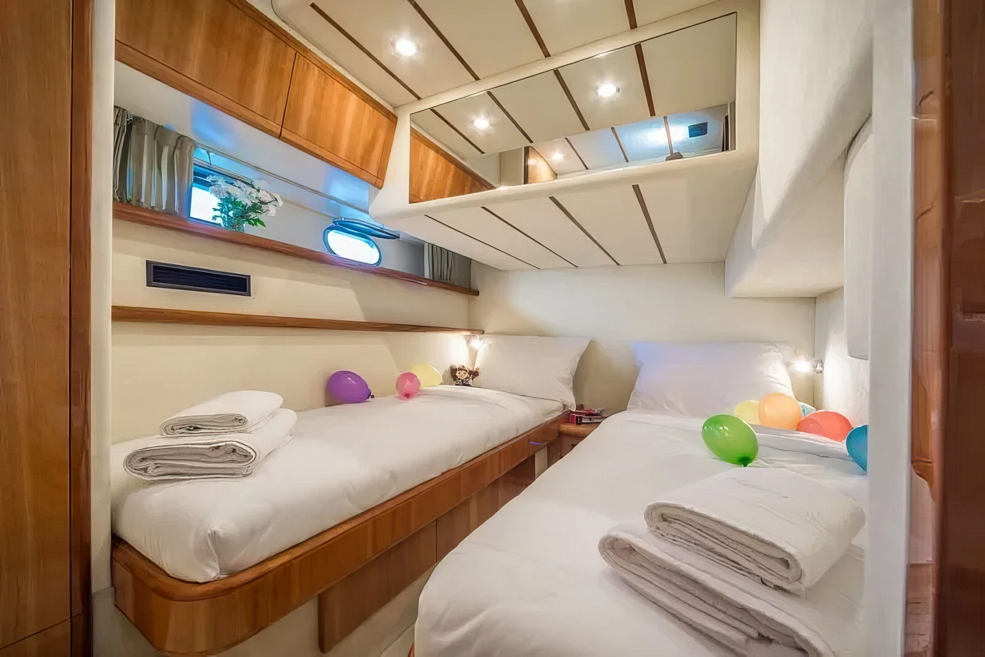 Interior Ferretti 43 image 13