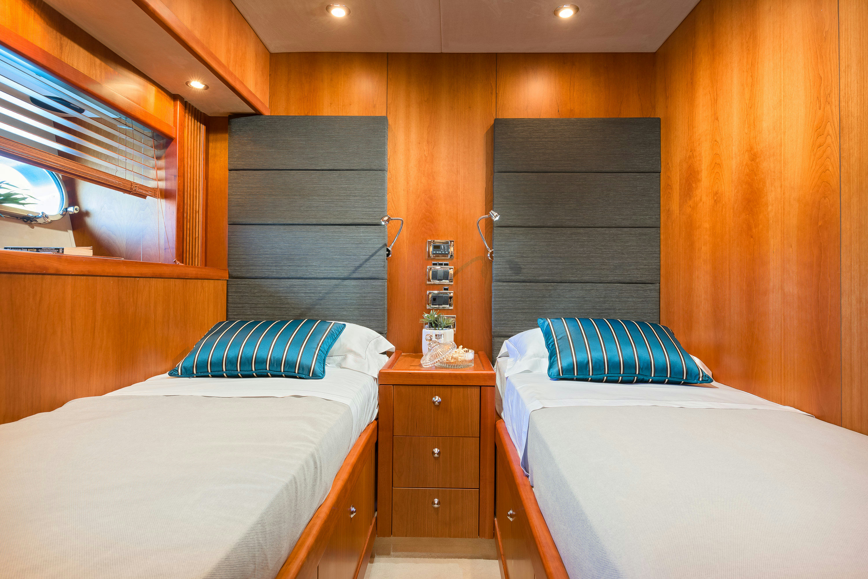Interior PREDATOR 108 image 40