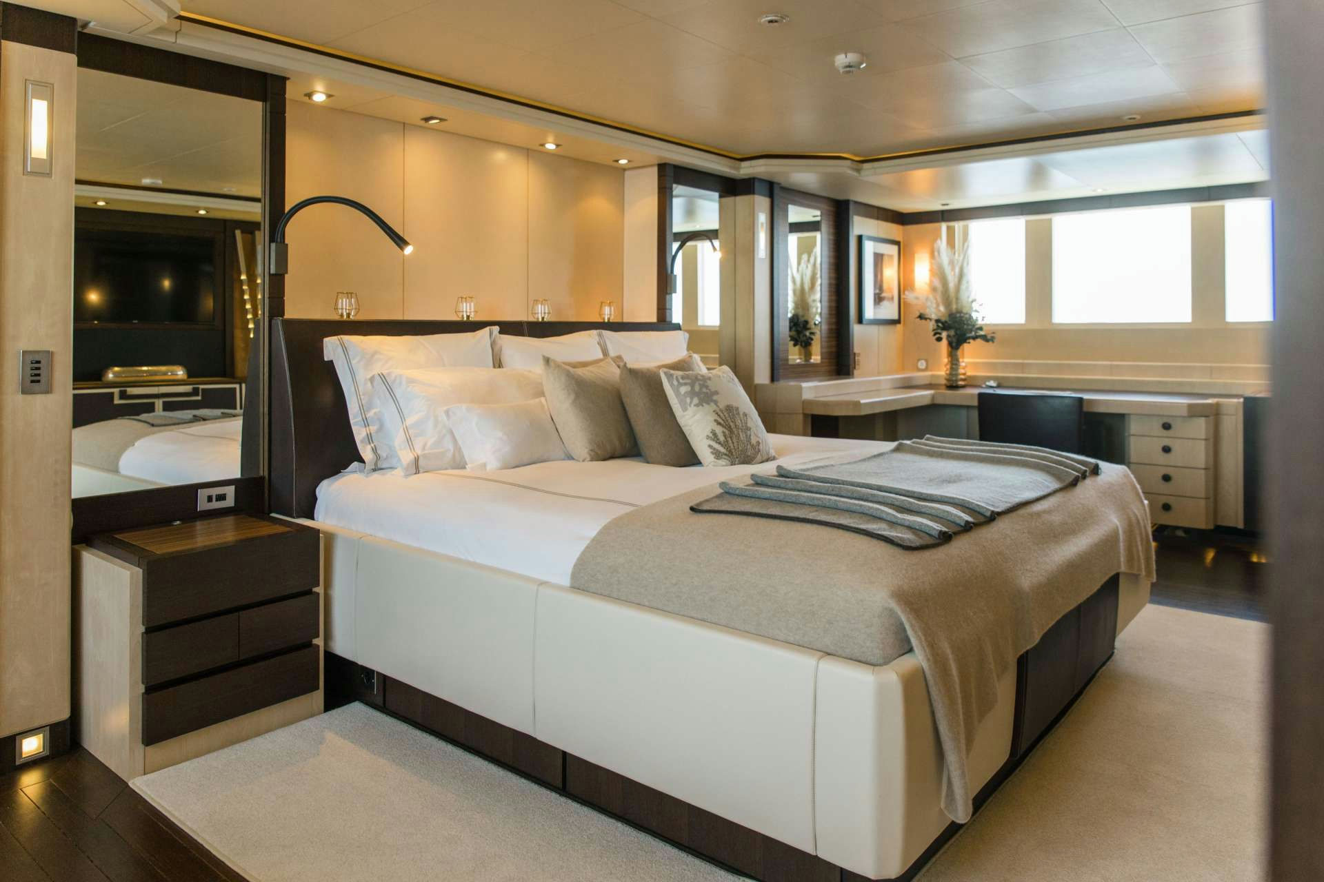 Interior Isa Yacht 47 image 23