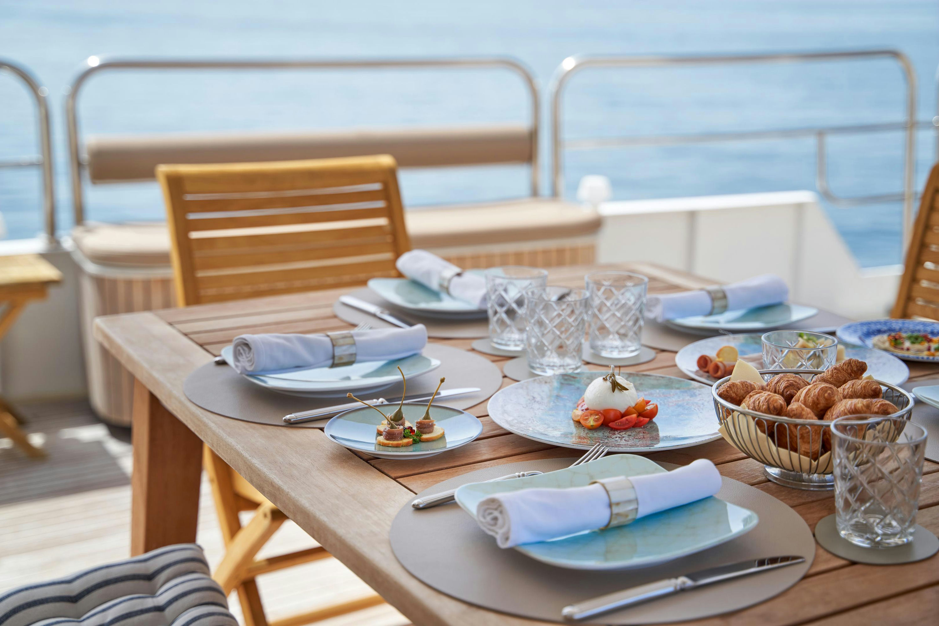 Interior LA PERLA image 34