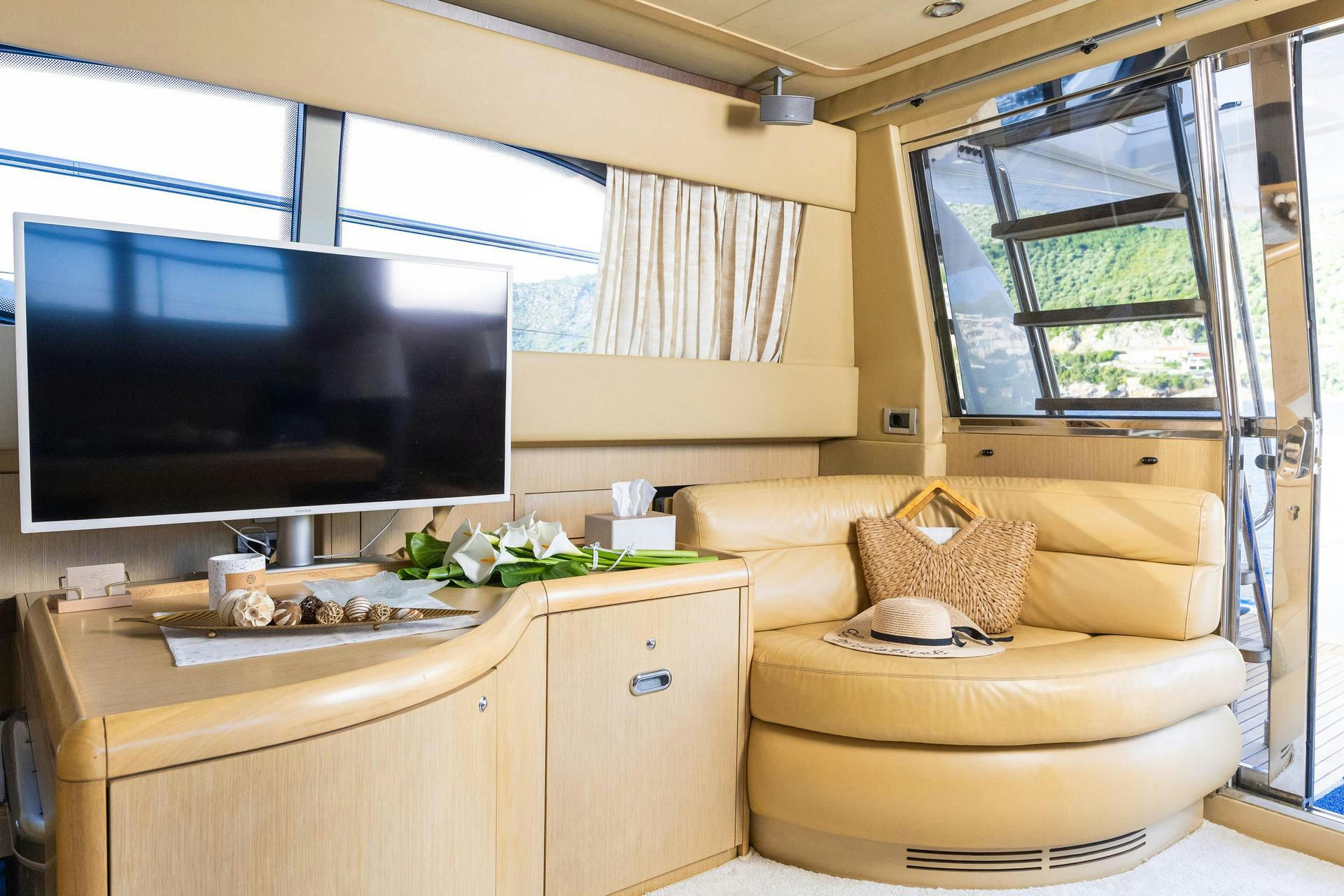 Interior Ferretti 591 image 12