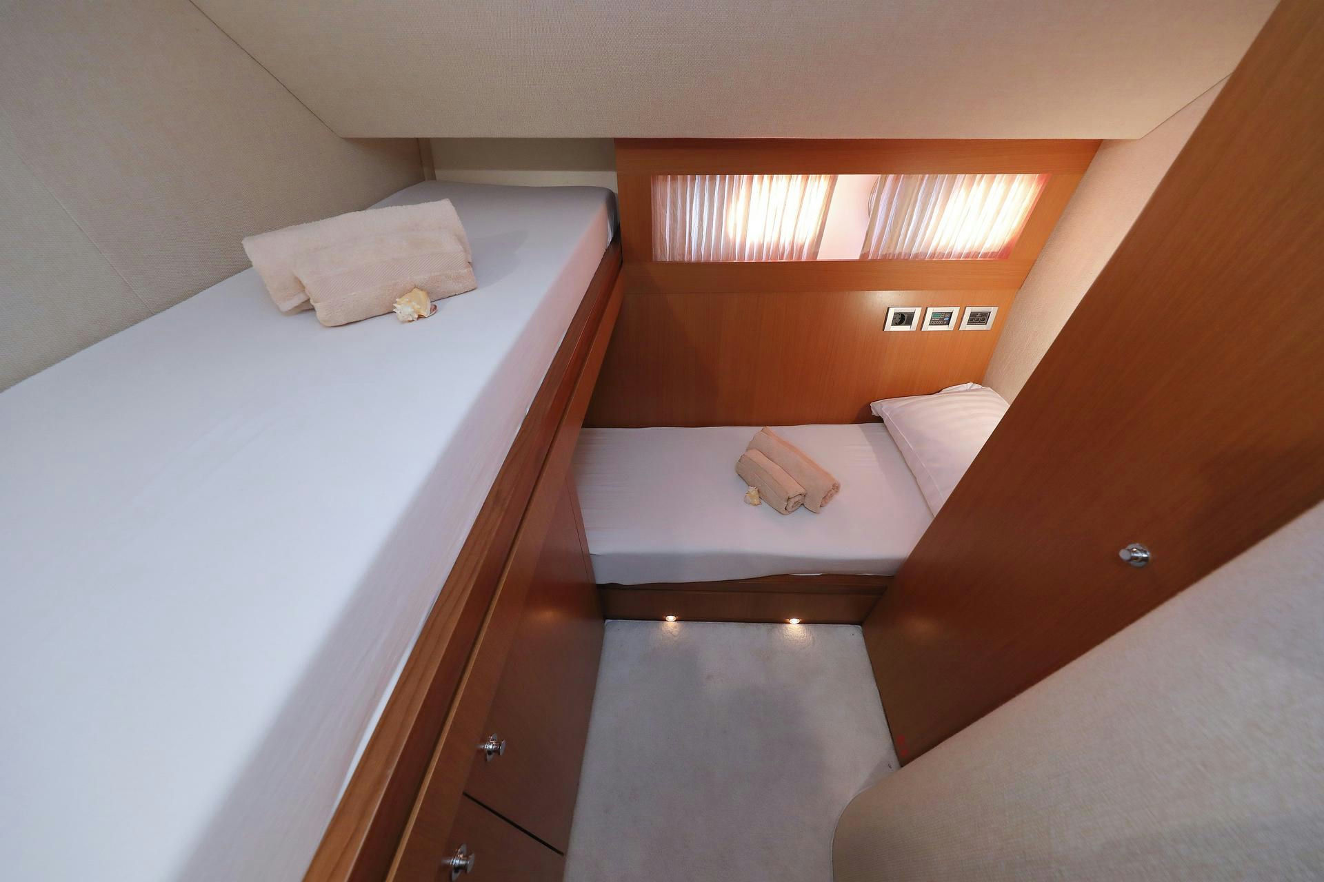 Interior Ferretti 681 image 26