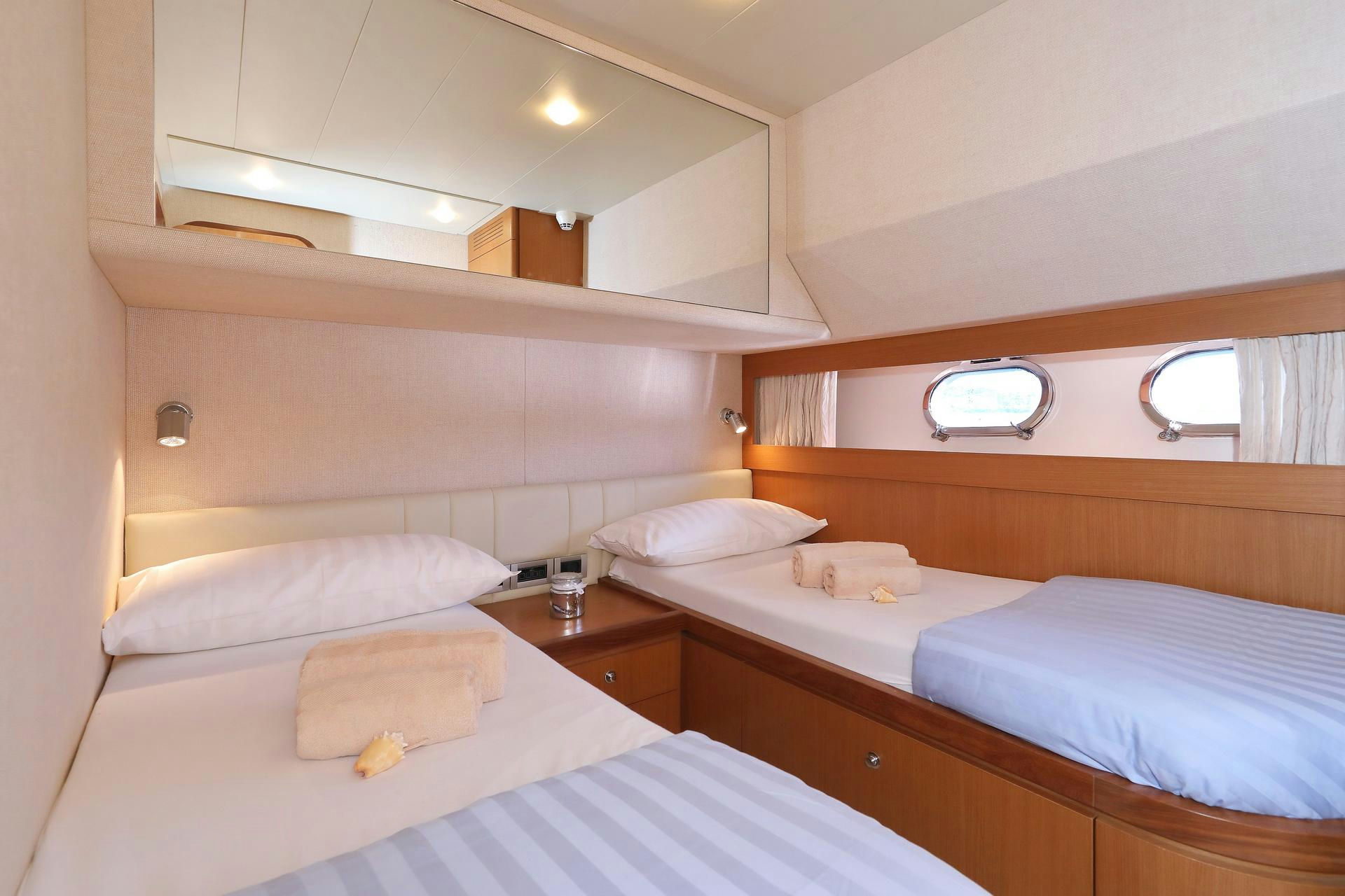 Interior Ferretti 681 image 24