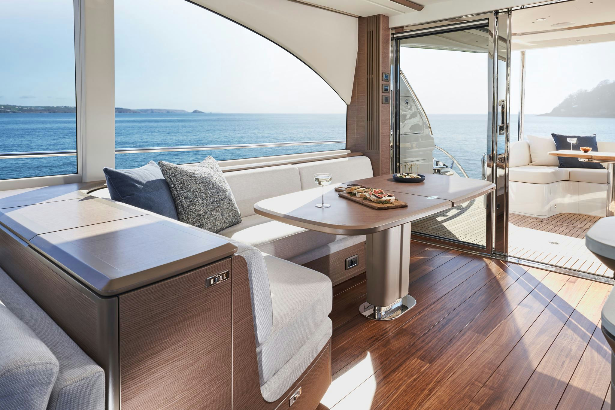 Interior PRINCESS Y72 image 11