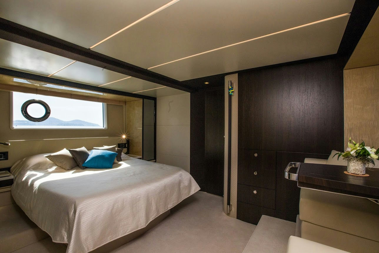 Interior AZIMUT 66 image 5