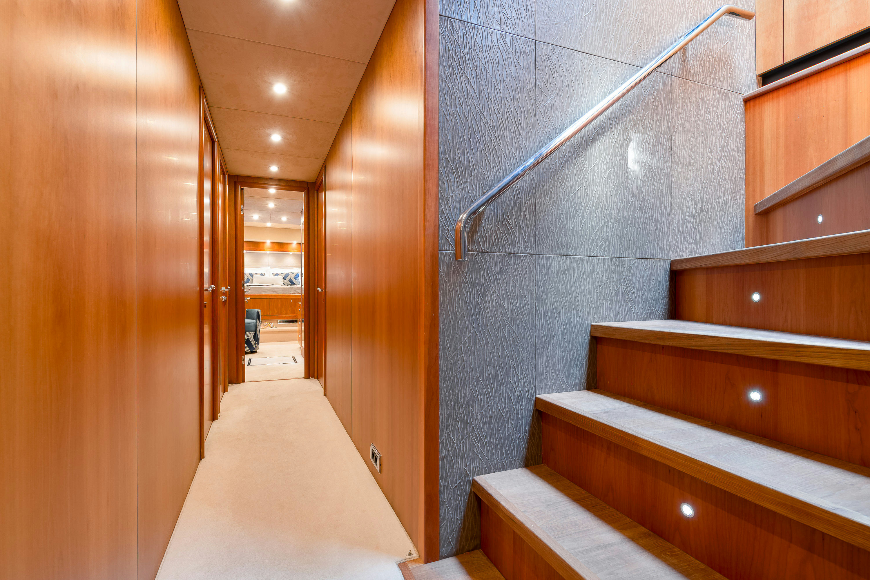 Interior PREDATOR 108 image 29