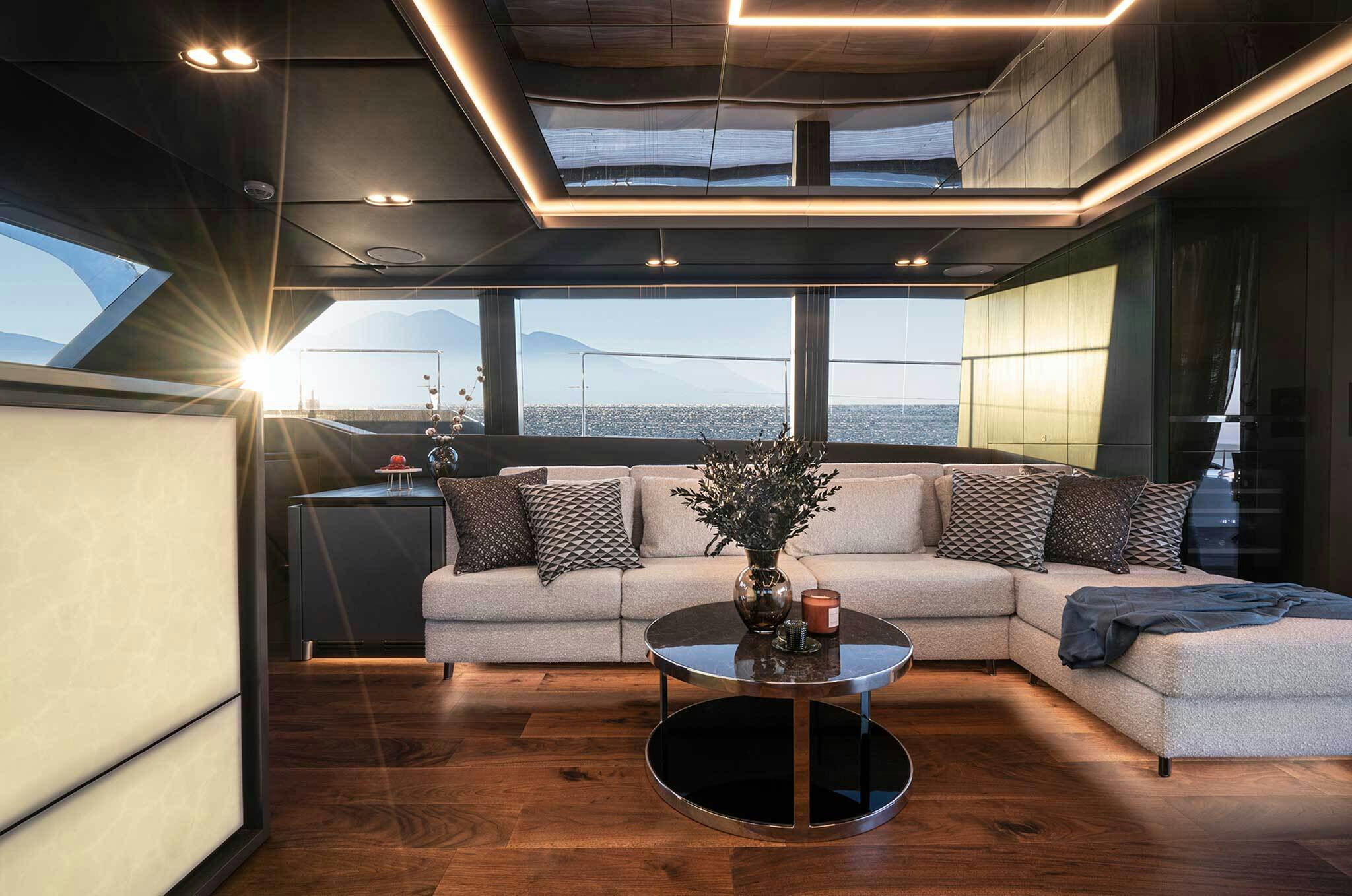 Interior SUNREEF 70 POWER image 18