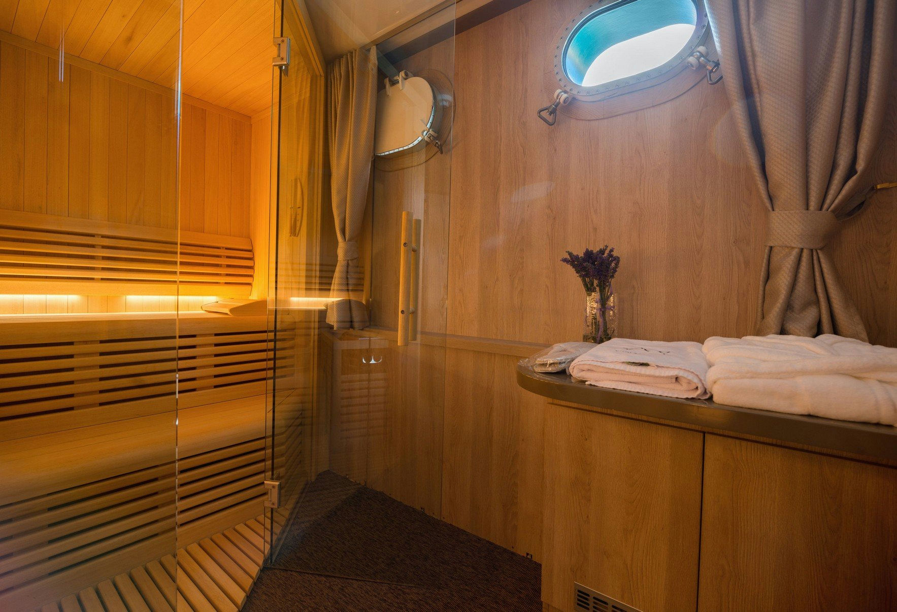 Interior Agape Rose image 32