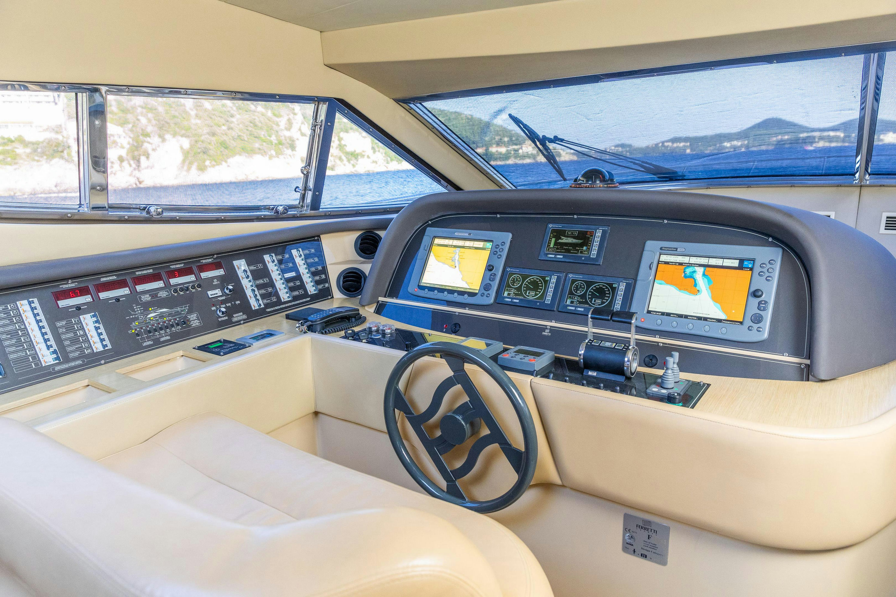 Interior FERRETTI 591 image 13