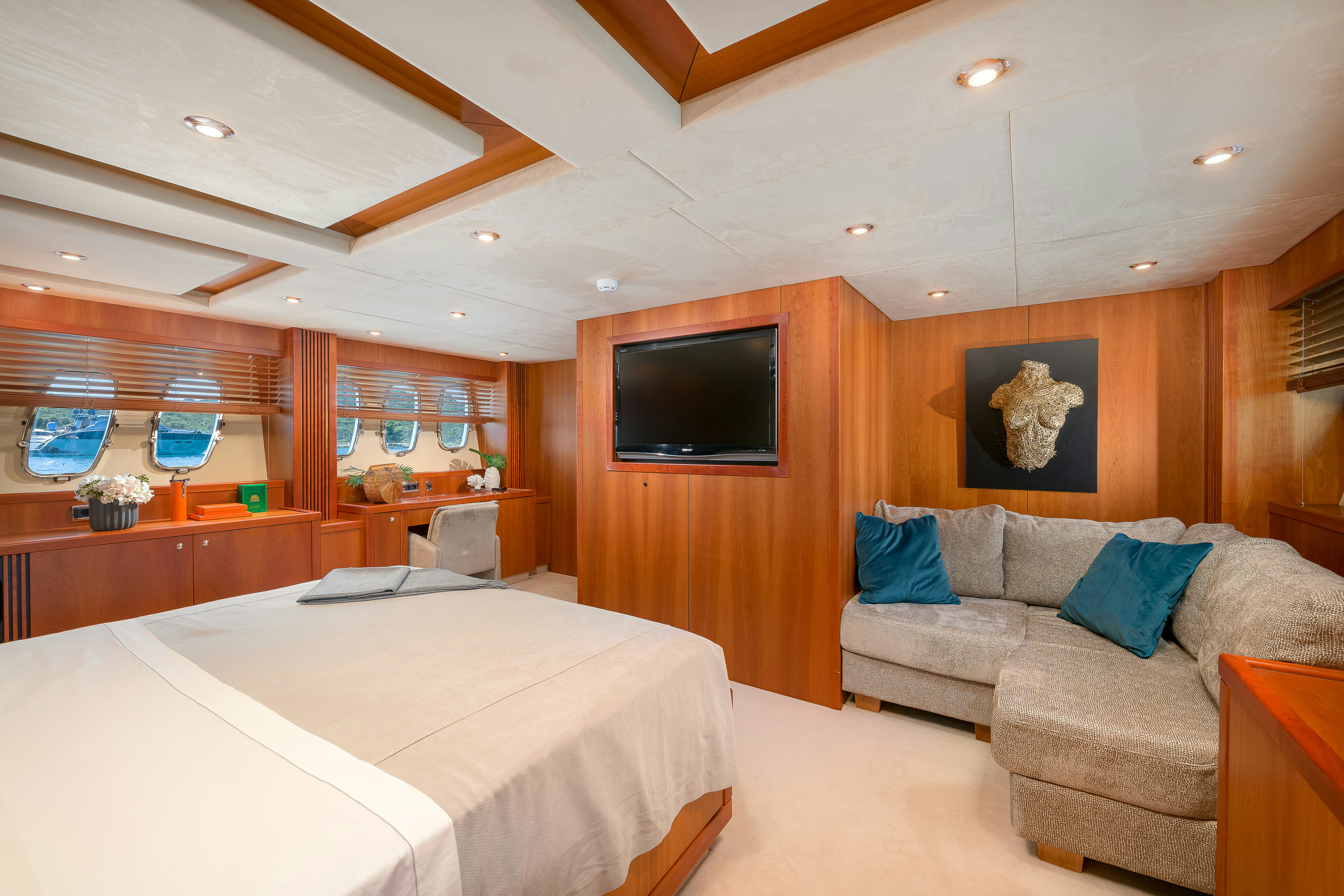 Interior PREDATOR 108 image 34