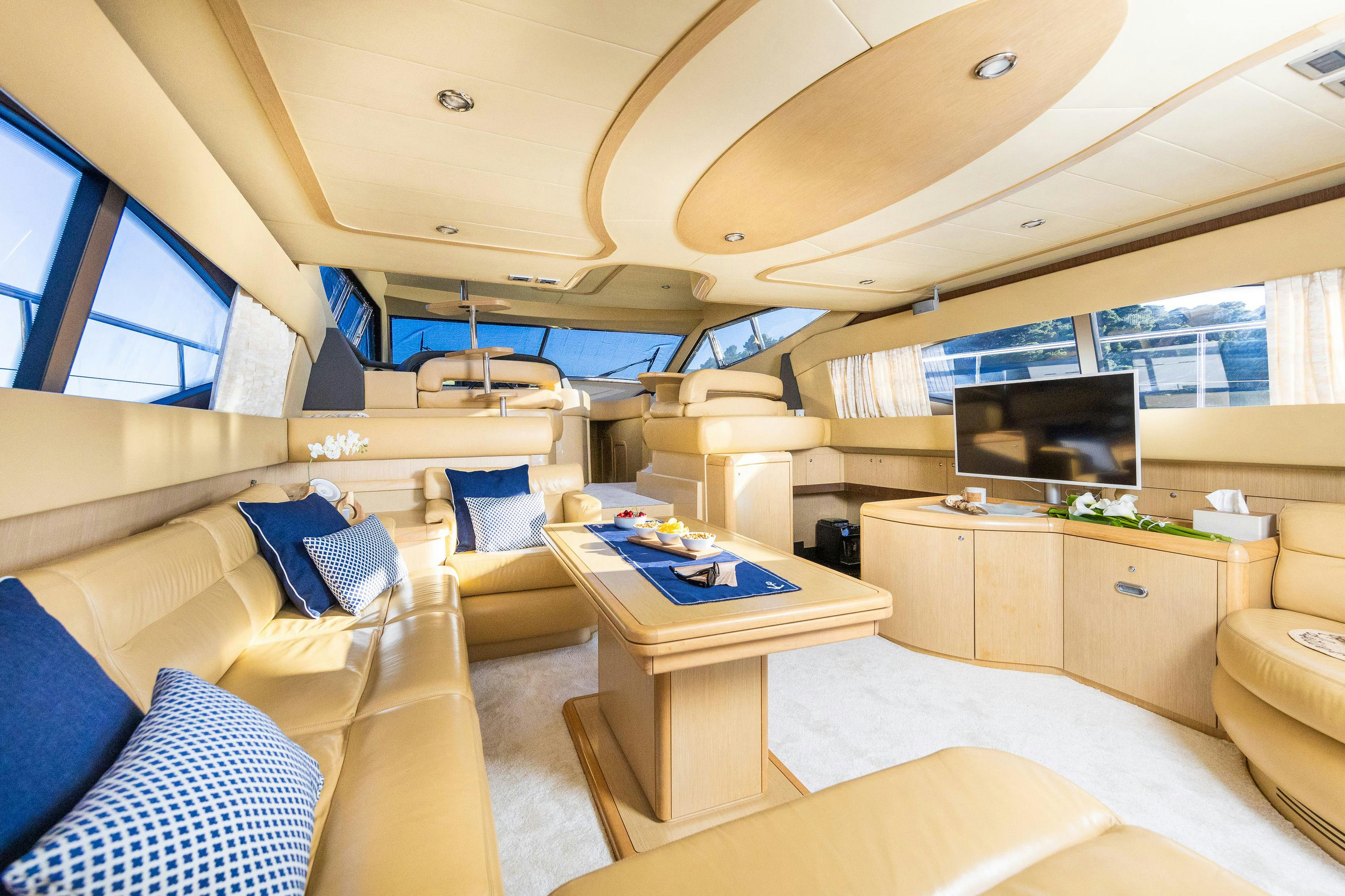Interior FERRETTI 591 image 9