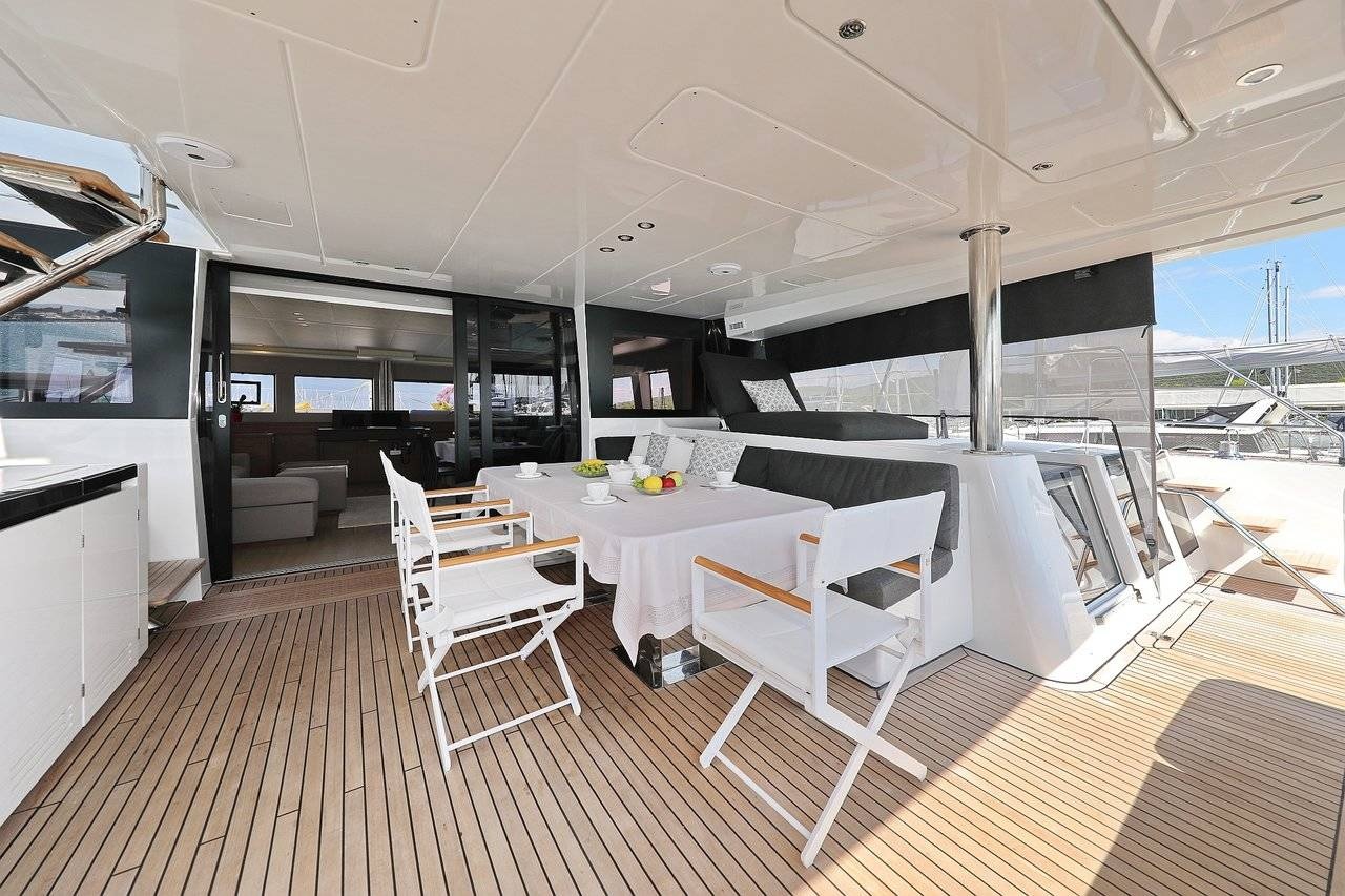 Lagoon 620 cockpit 1