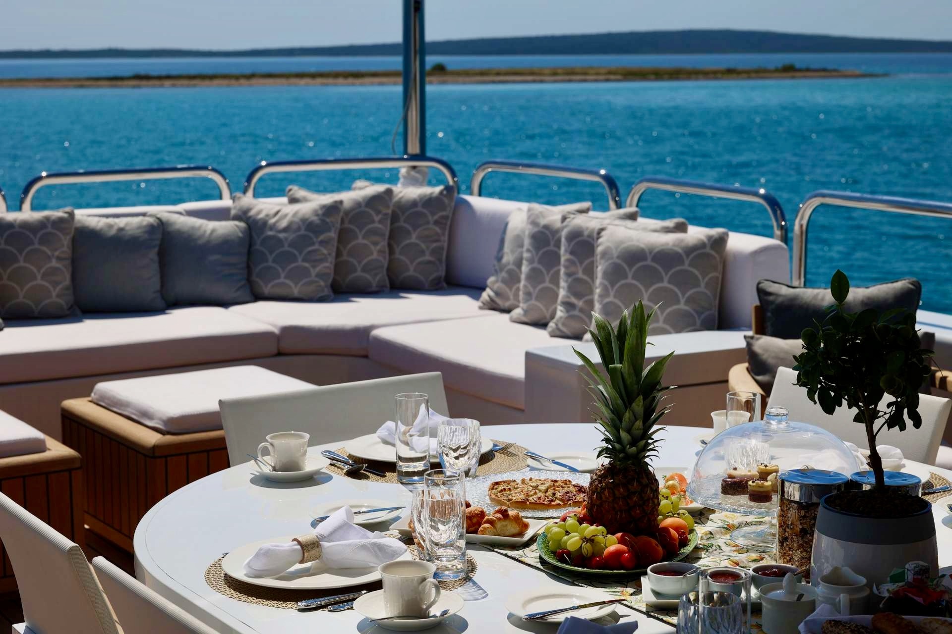 Yacht charter ALALYA aftdeck6