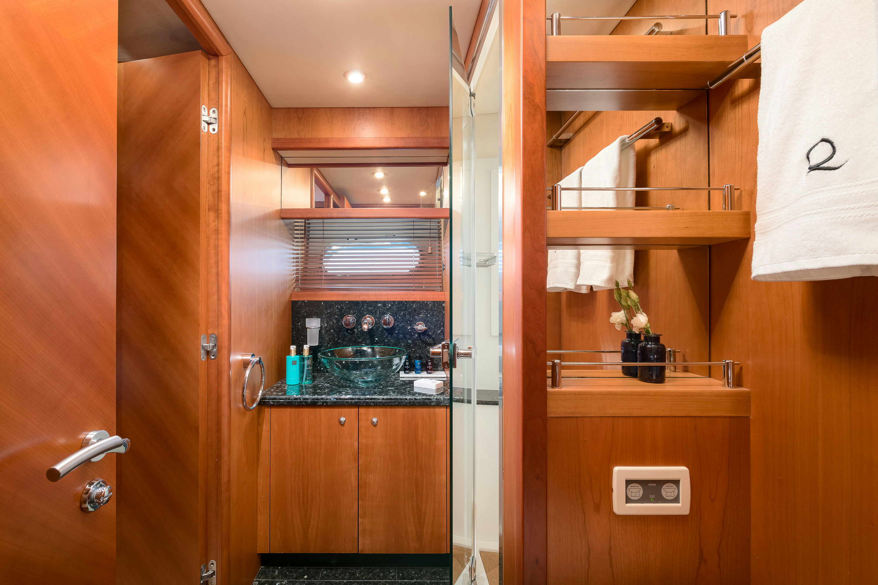 Interior PREDATOR 108 image 38