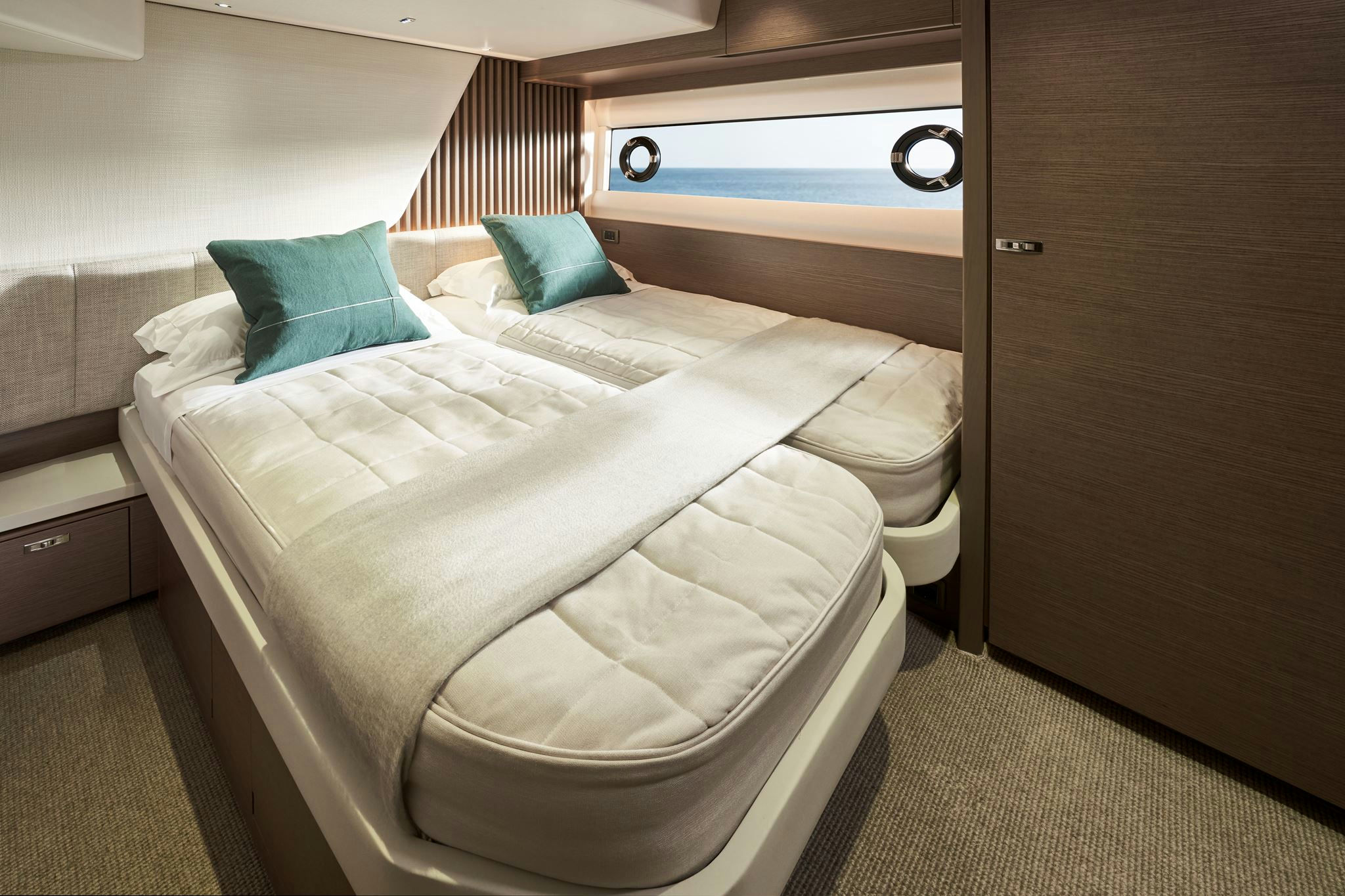 Interior PRINCESS Y72 image 21