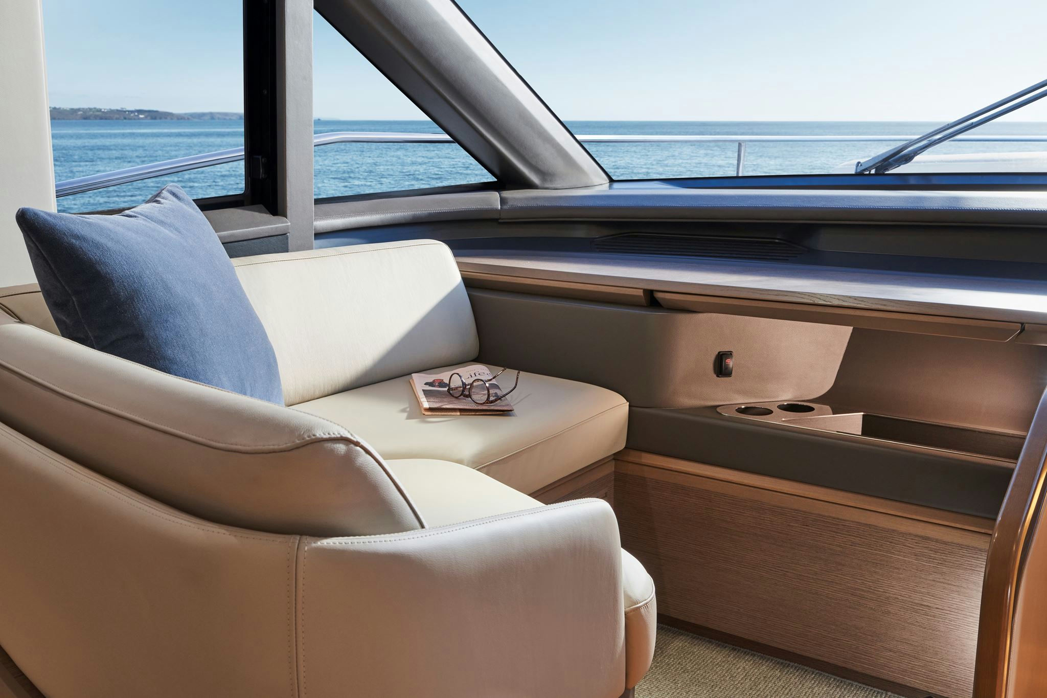 Interior PRINCESS Y72 image 16