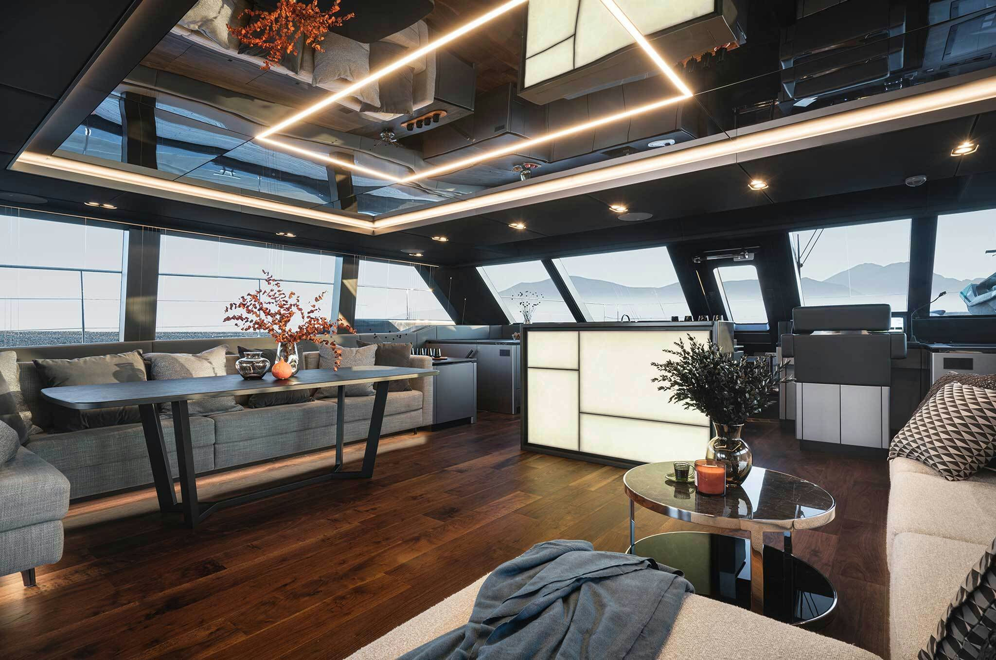 Interior SUNREEF 70 POWER image 15