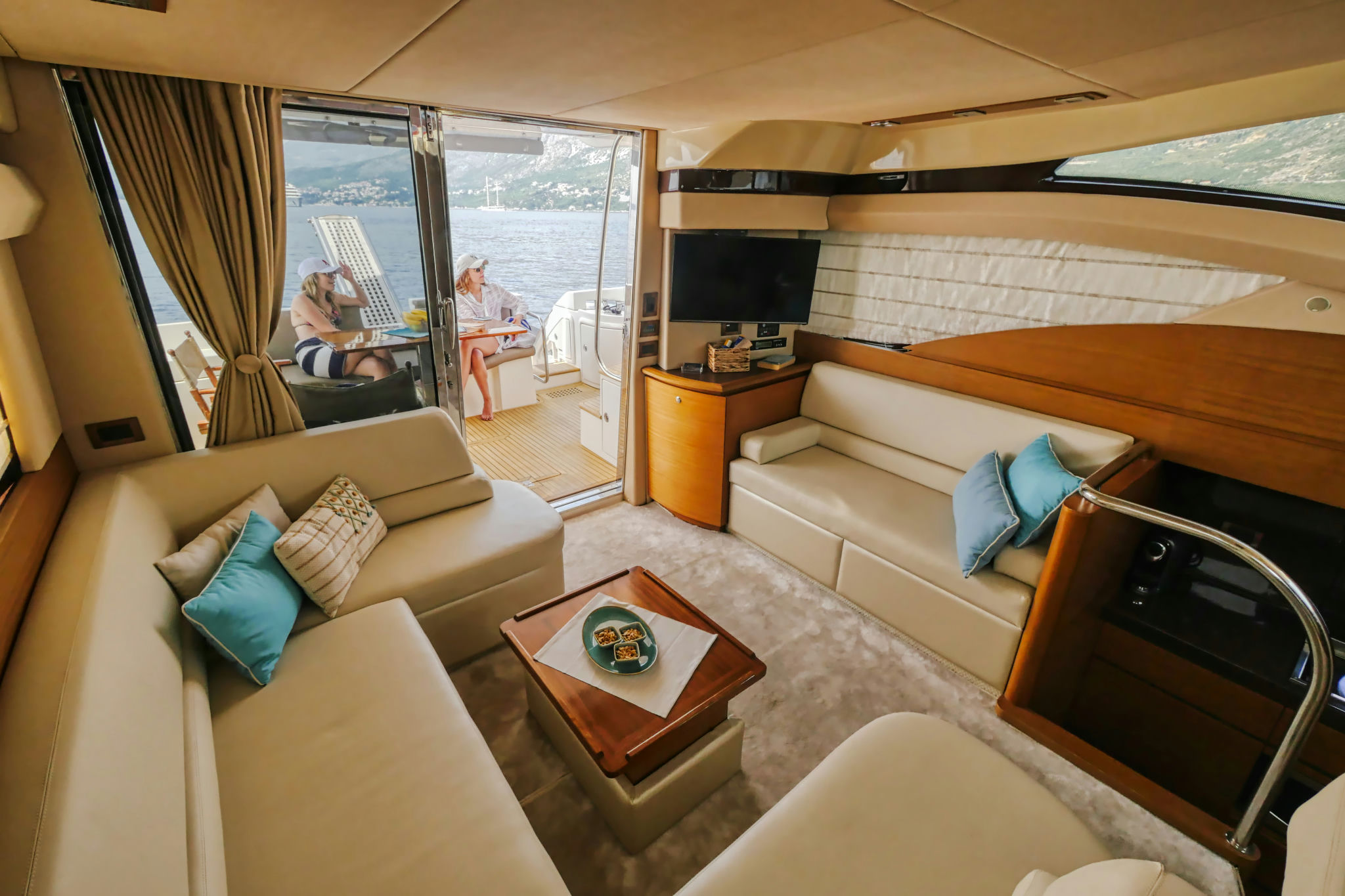Interior Azimut 43 image 14