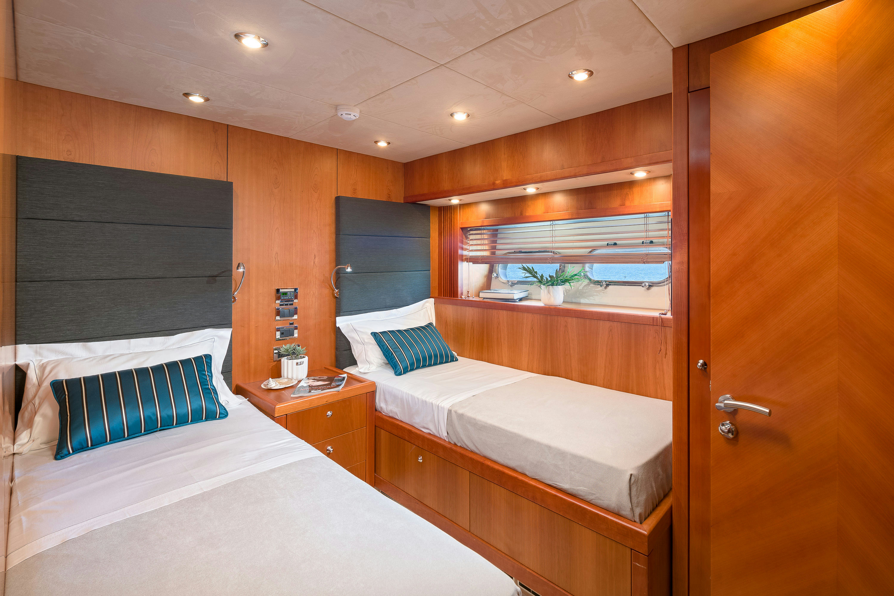 Interior PREDATOR 108 image 39
