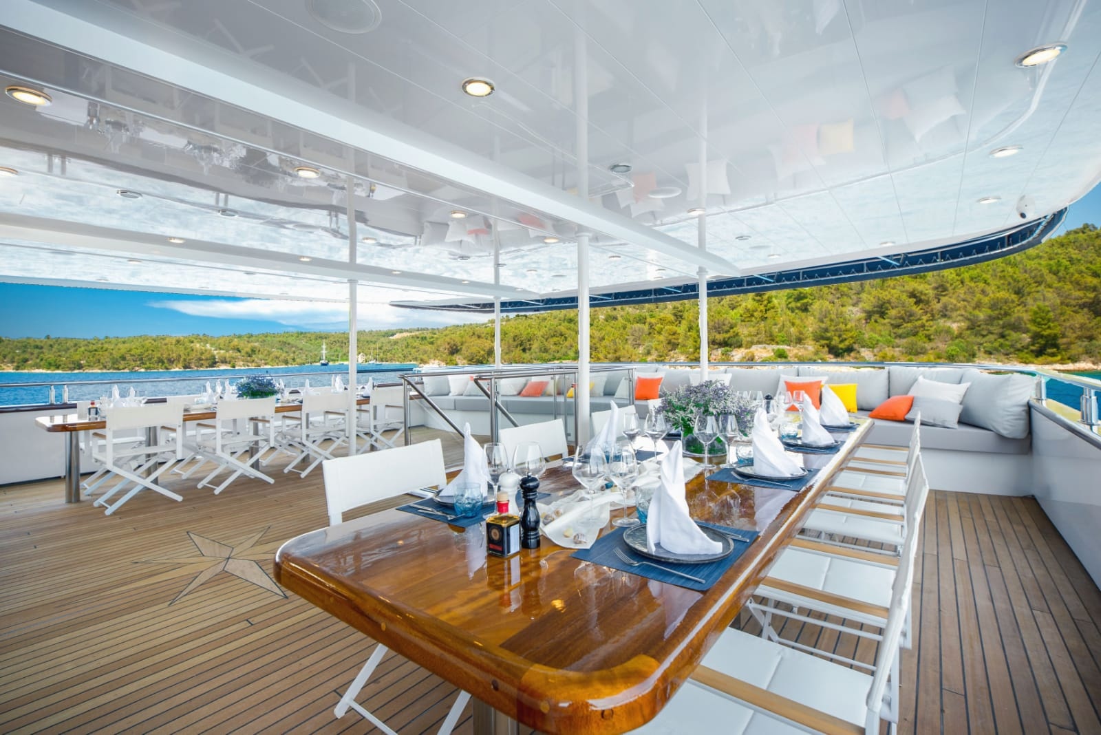 Dubrovnik charter dining1