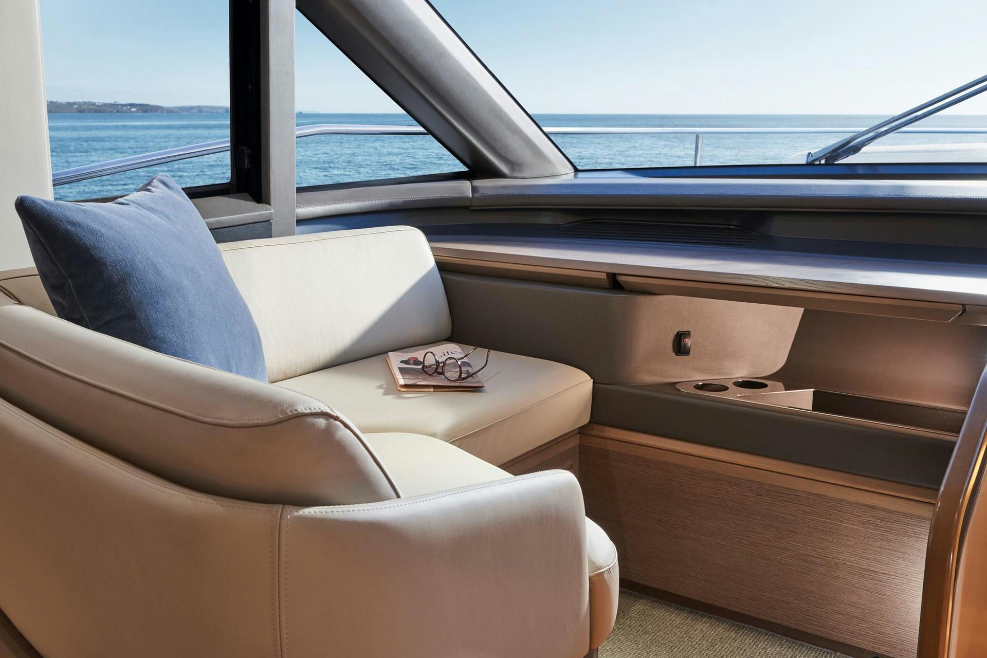 Interior Princess Y72 image 16