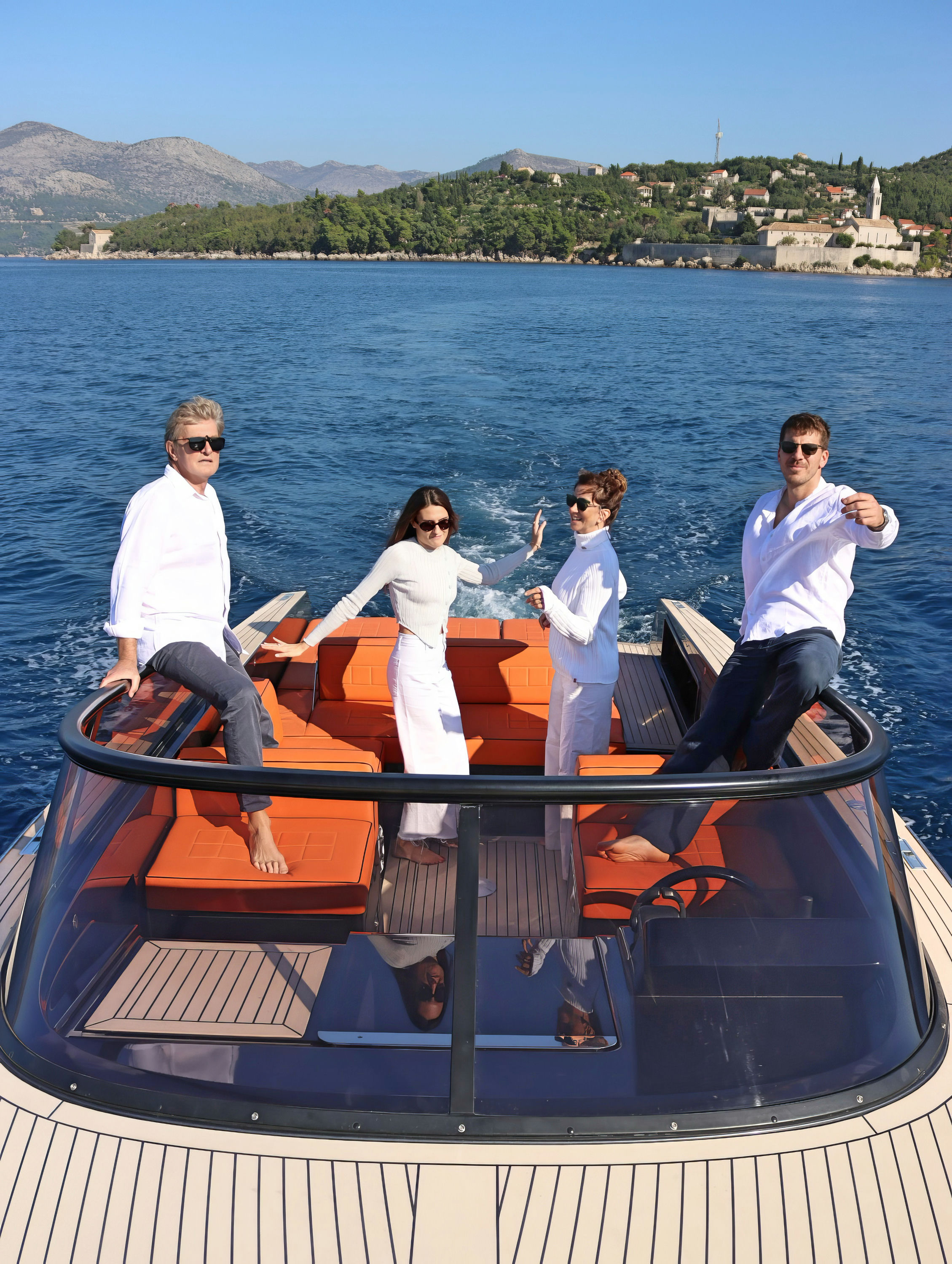 VanDutch 32 photo 16