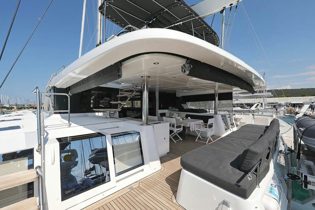 Exterior Lagoon 620 image 10