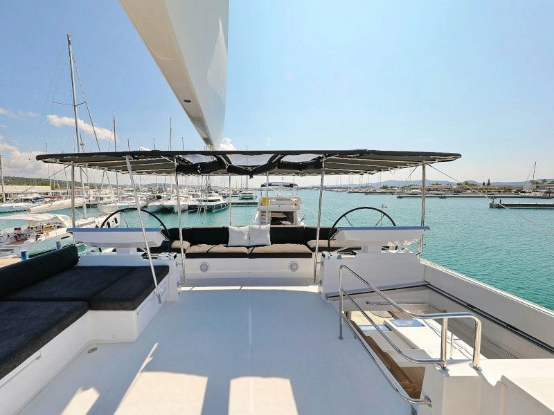 Exterior Lagoon 620 image 3