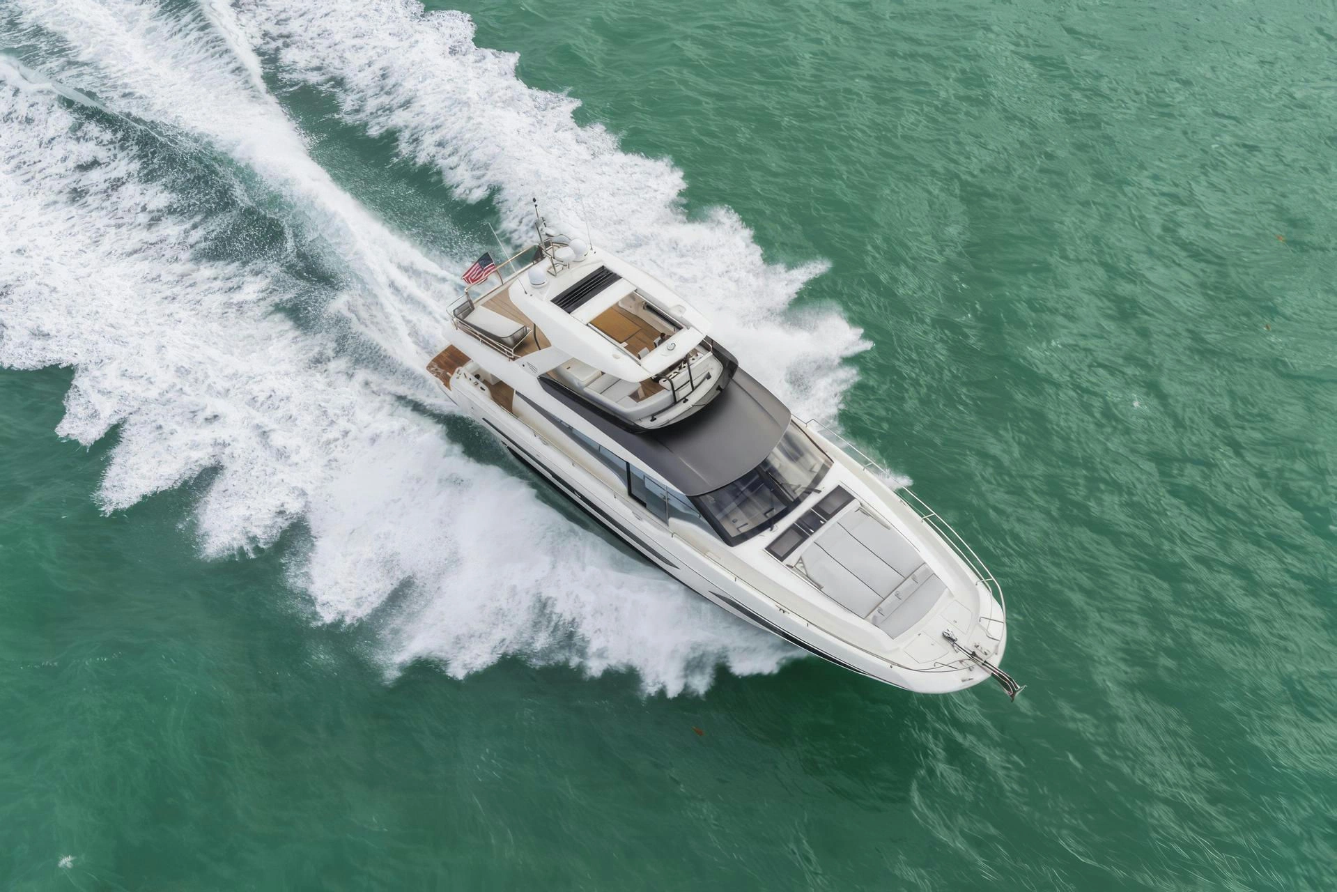 Prestige 690 photo 2