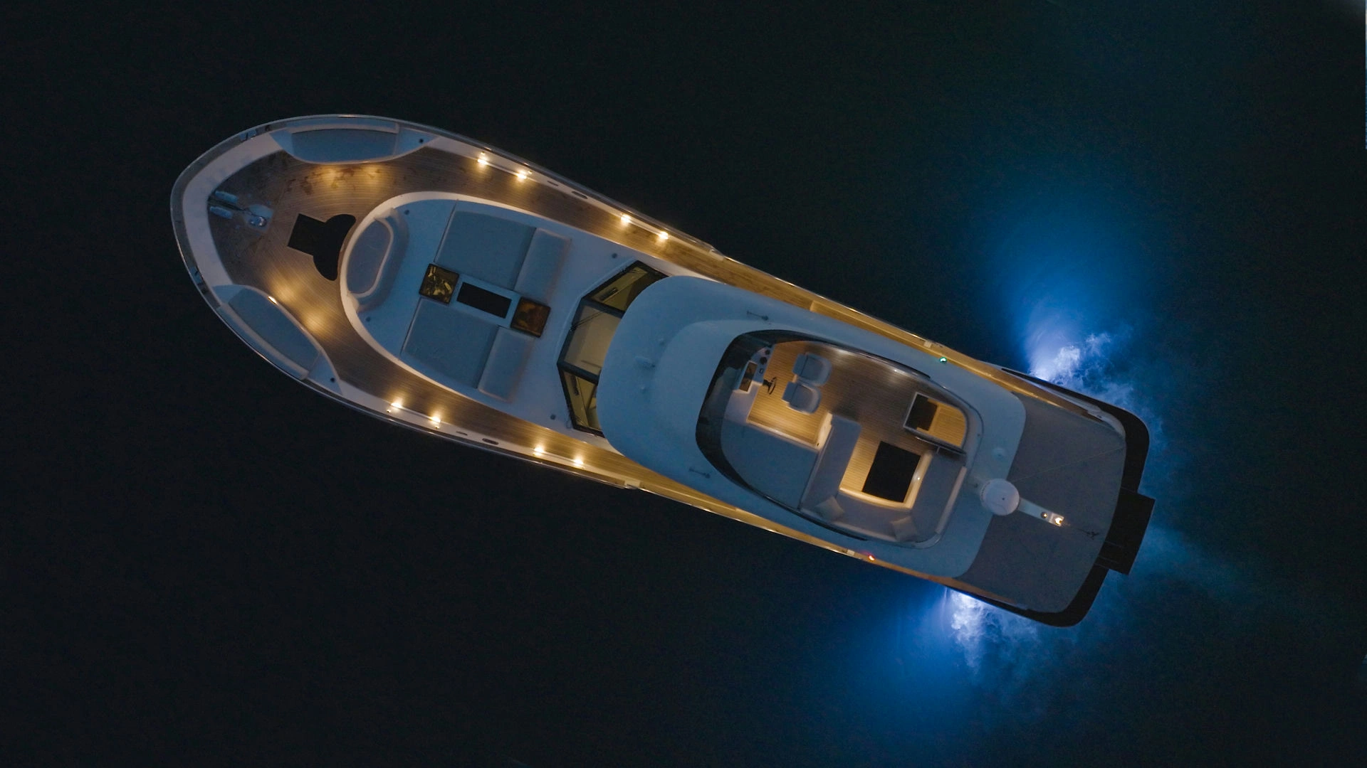 Exterior Monachus 70 Fly image 2