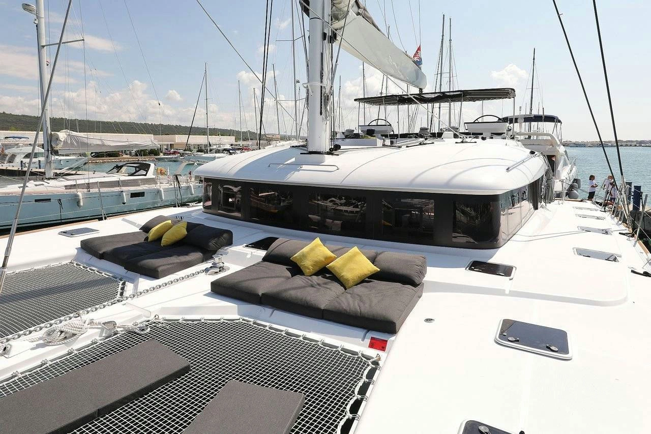 Exterior Lagoon 620 image 1