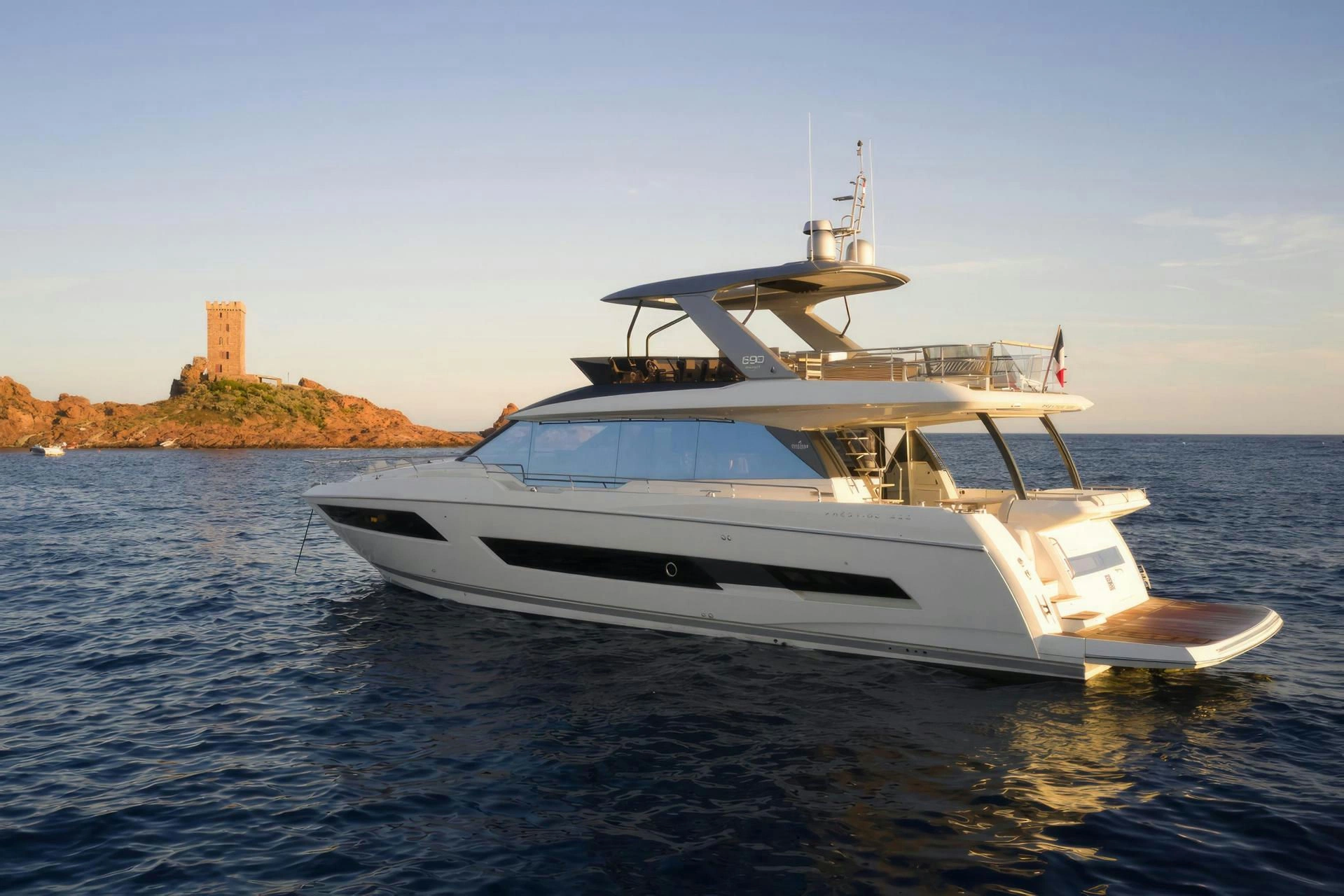 Prestige 690 photo 4