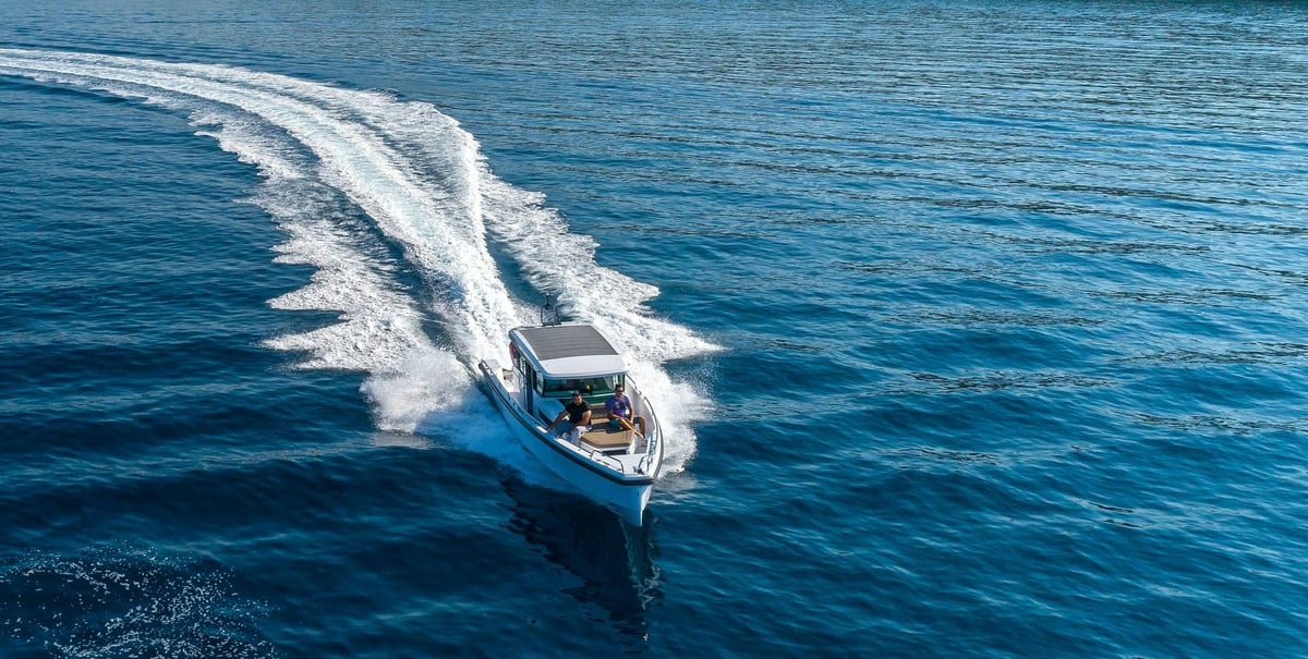 Exterior Axopar 37c image 2