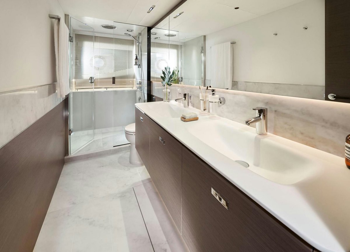 Interior Princess Y72 image 19