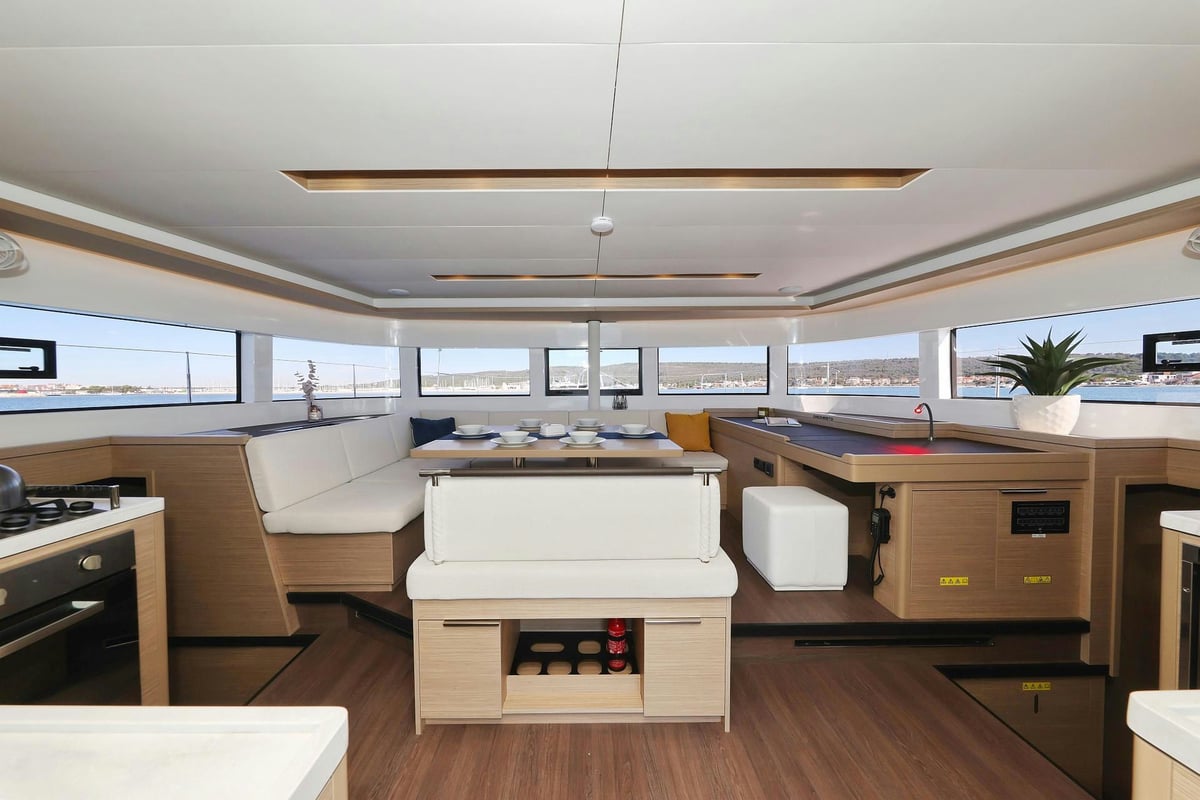 Interior Lagoon 51 image 11