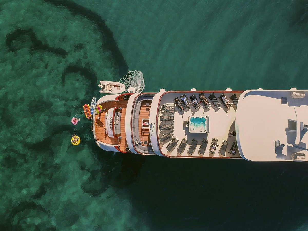 Exterior Yolo image 4