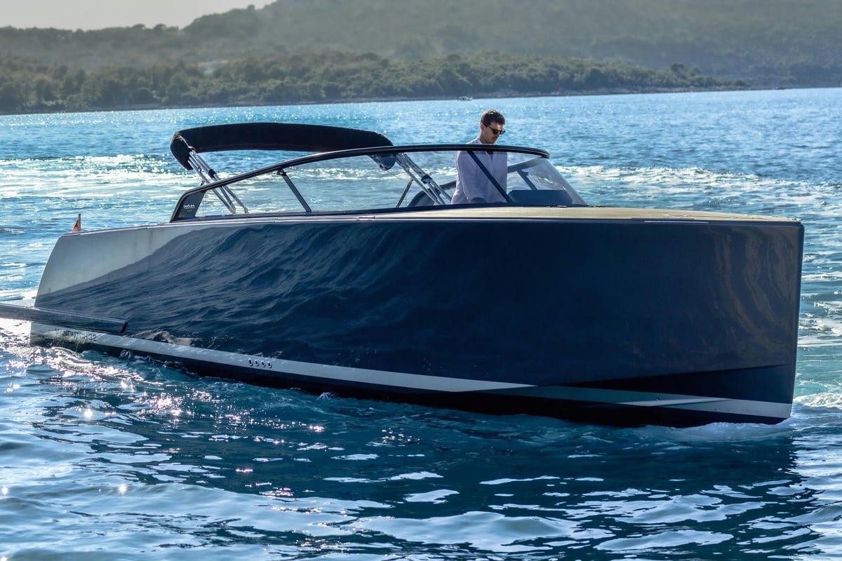 Exterior VanDutch 32 image 0