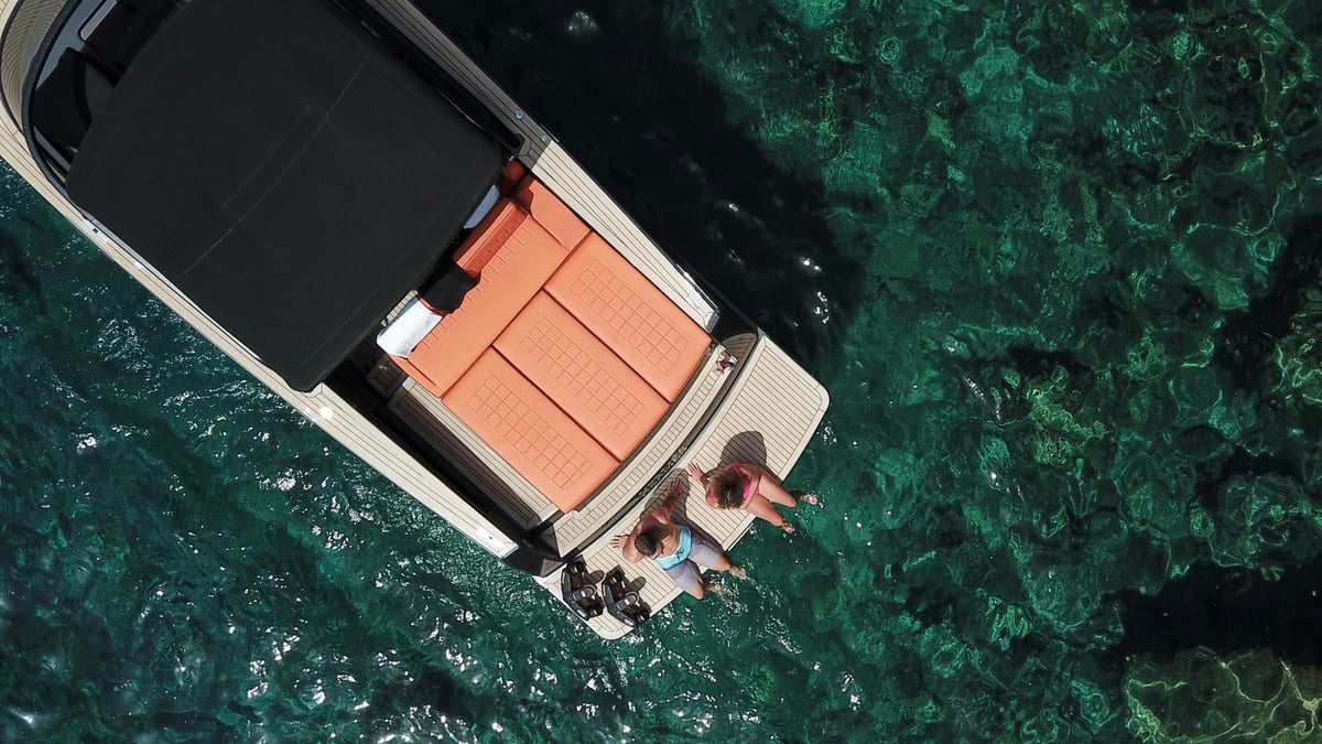 Exterior VanDutch 32 image 1