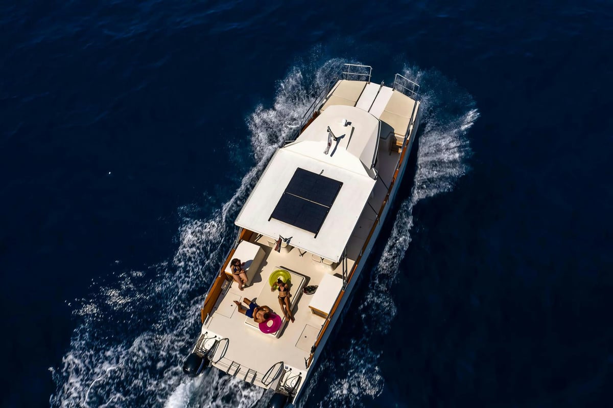 Exterior Day Catamaran 12 image 7