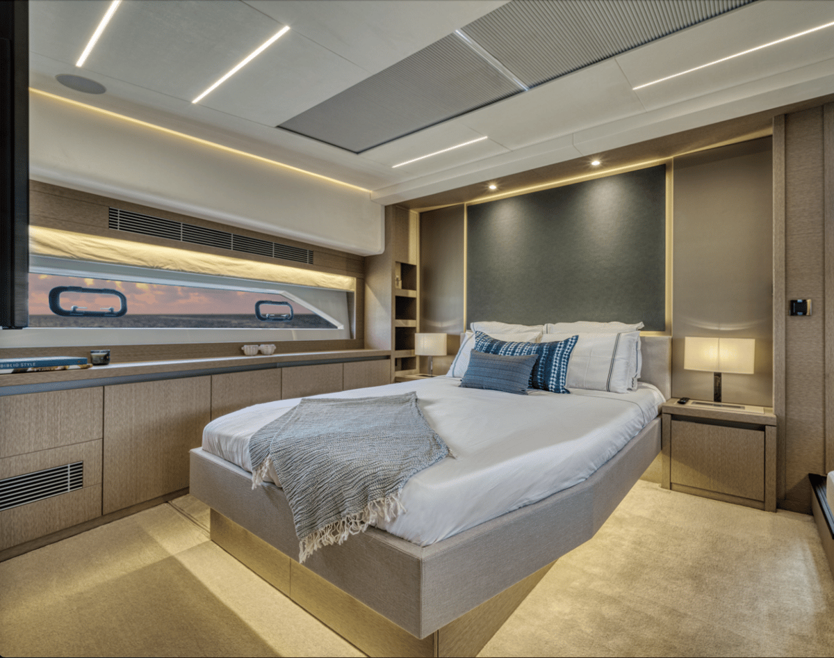 Interior Prestige 690 image 15