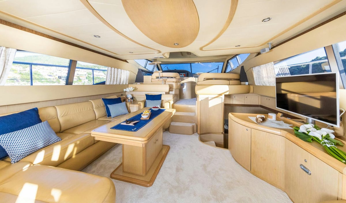 Interior Ferretti 591 image 10