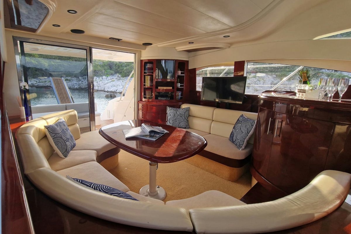 Interior Astondoa 46 Fly image 10