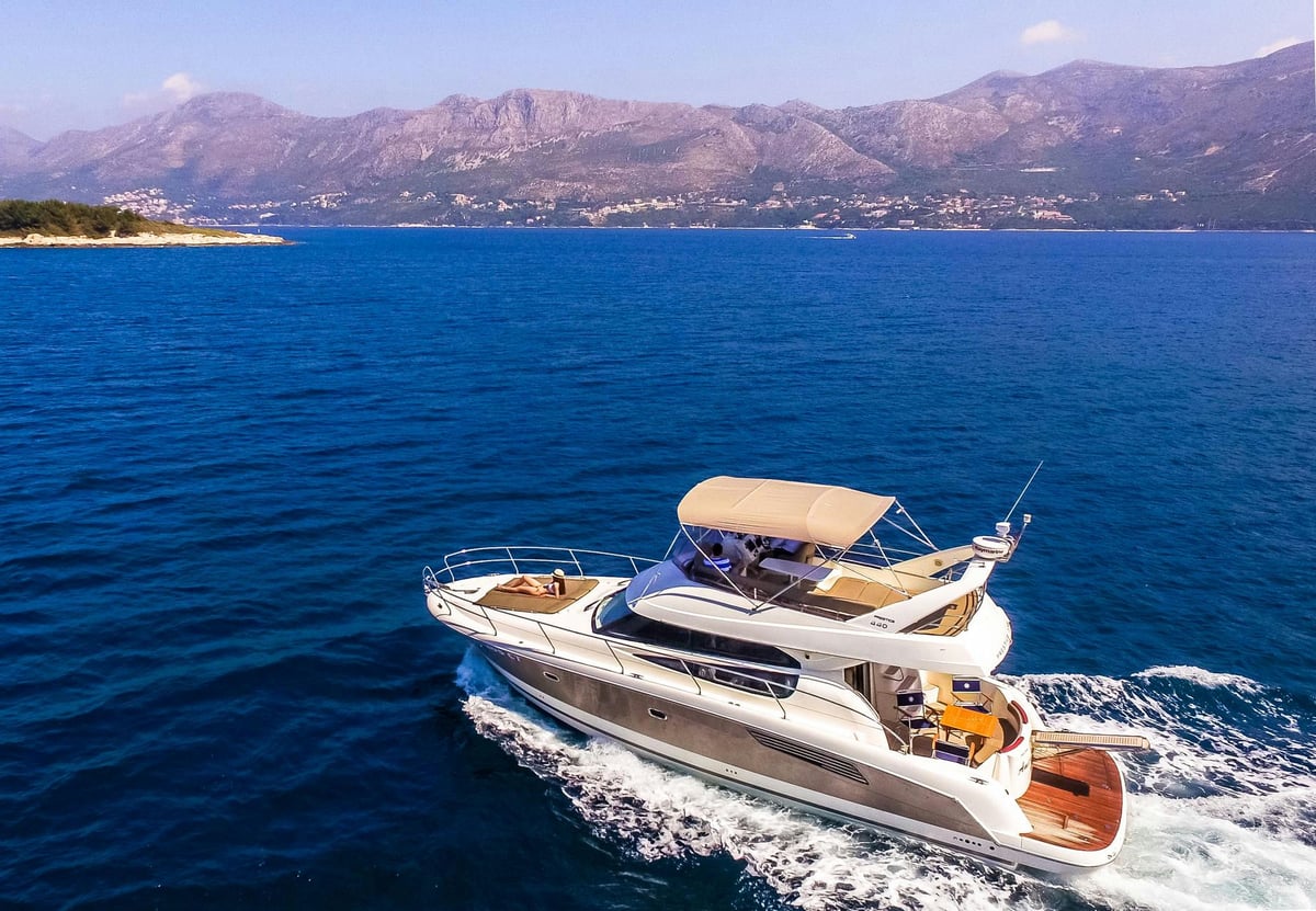 Exterior Prestige 440 Fly image 4