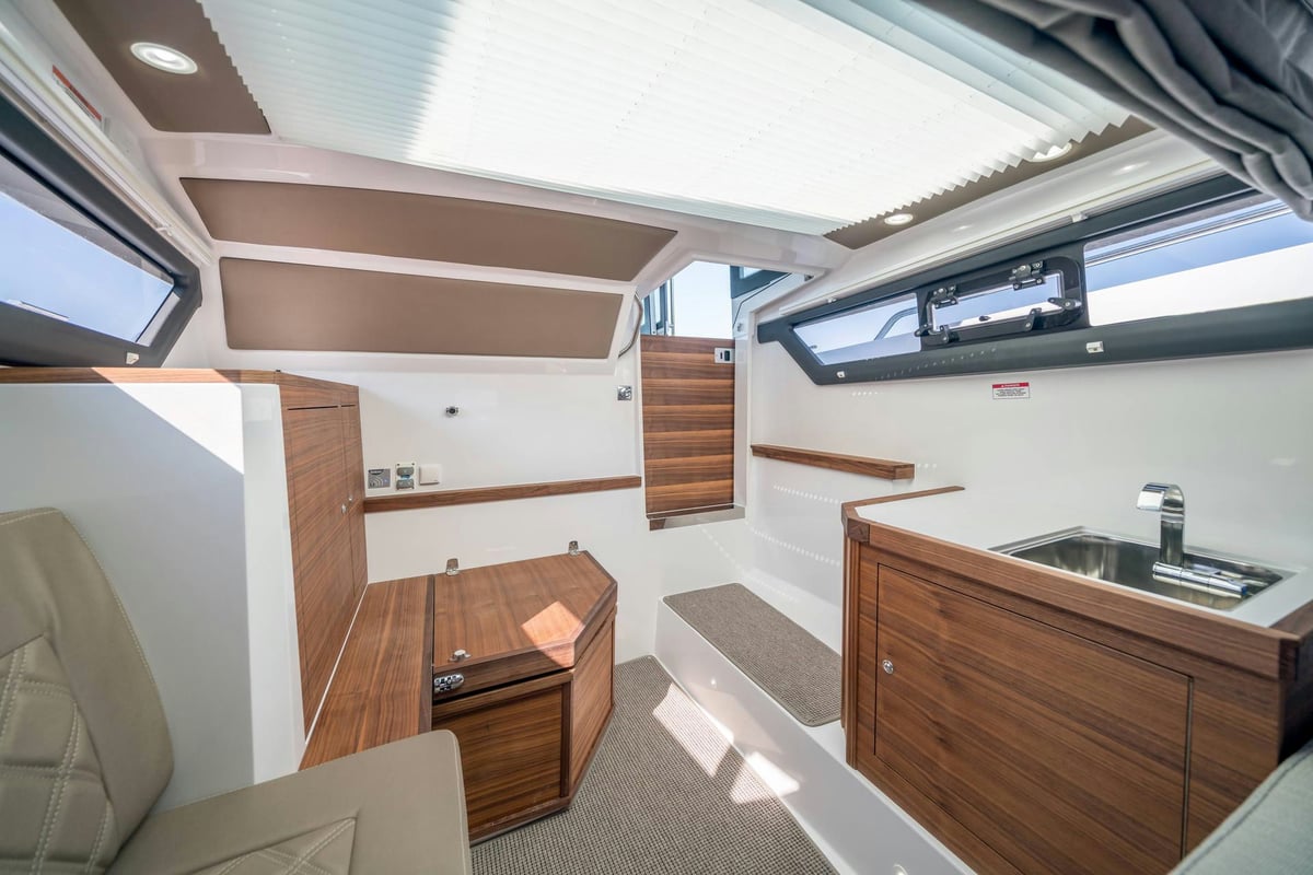 Interior Axopar 37c image 7