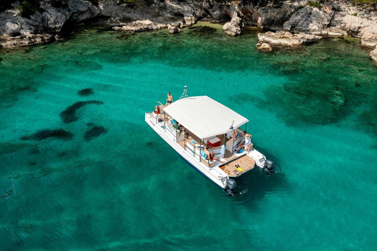 Exterior Day Catamaran 10 image 11