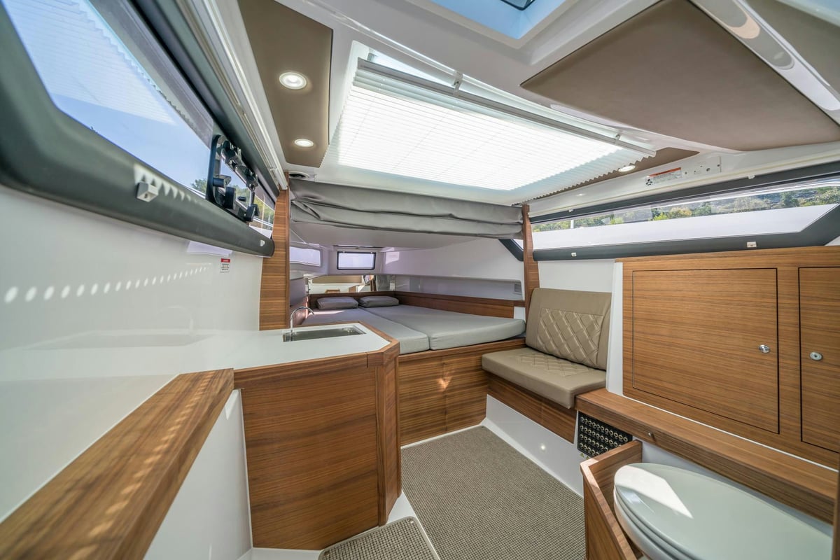 Interior Axopar 37c image 8